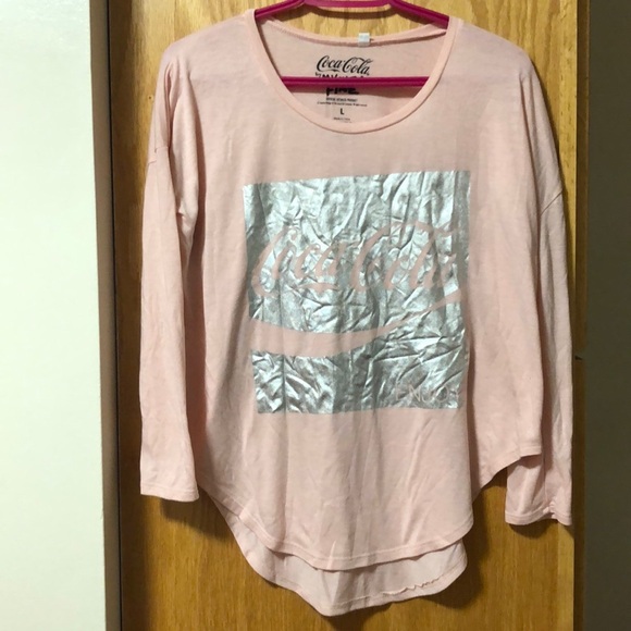 5/$25🖤 Coca Cola shirt - Picture 3 of 4